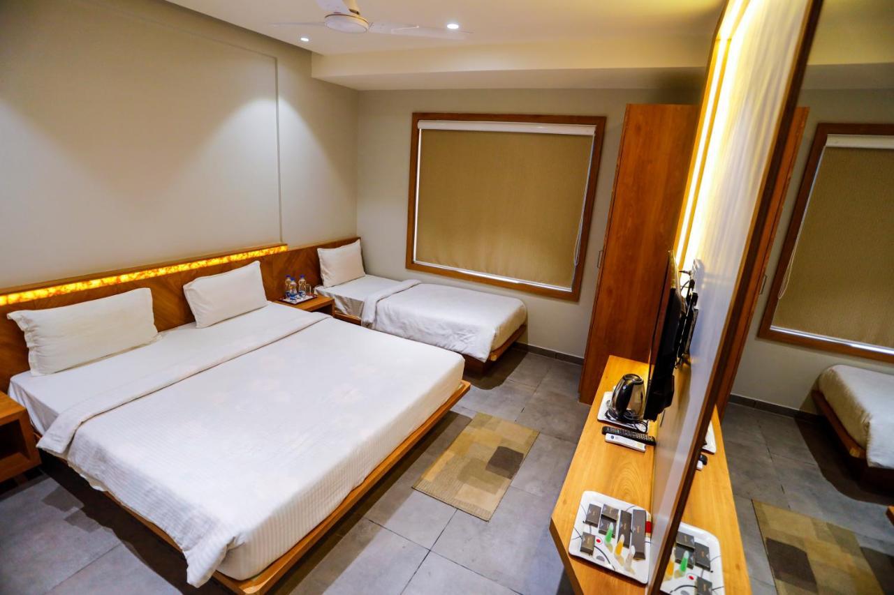 Hotel Om Szomnáth Kültér fotó