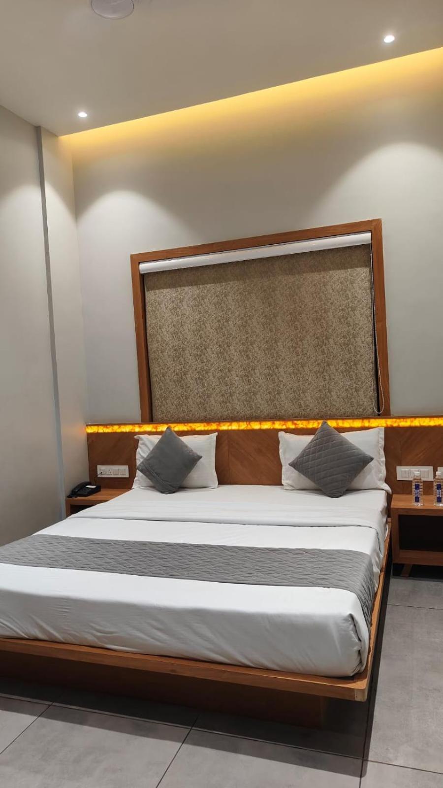 Hotel Om Szomnáth Kültér fotó